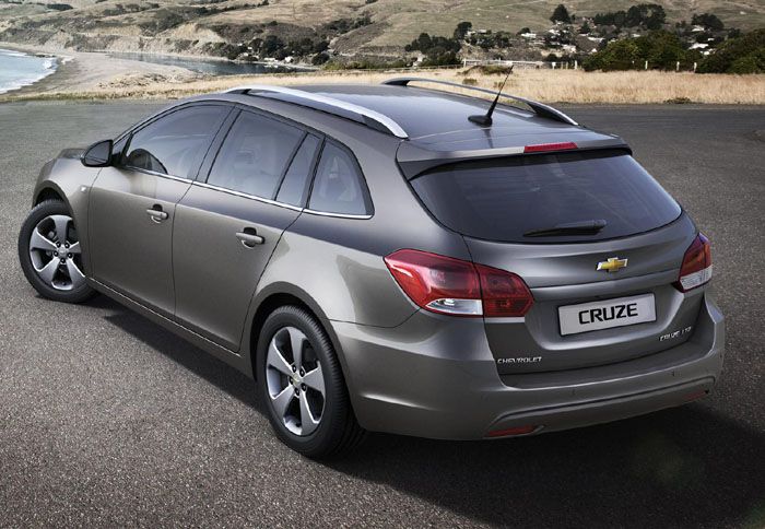 Με 500 λίτρα χώρου αποσκευών, το νέο Cruze SW δείχνει πως έχει όλα τα φόντα να γίνει πρωταγωνιστής.	
